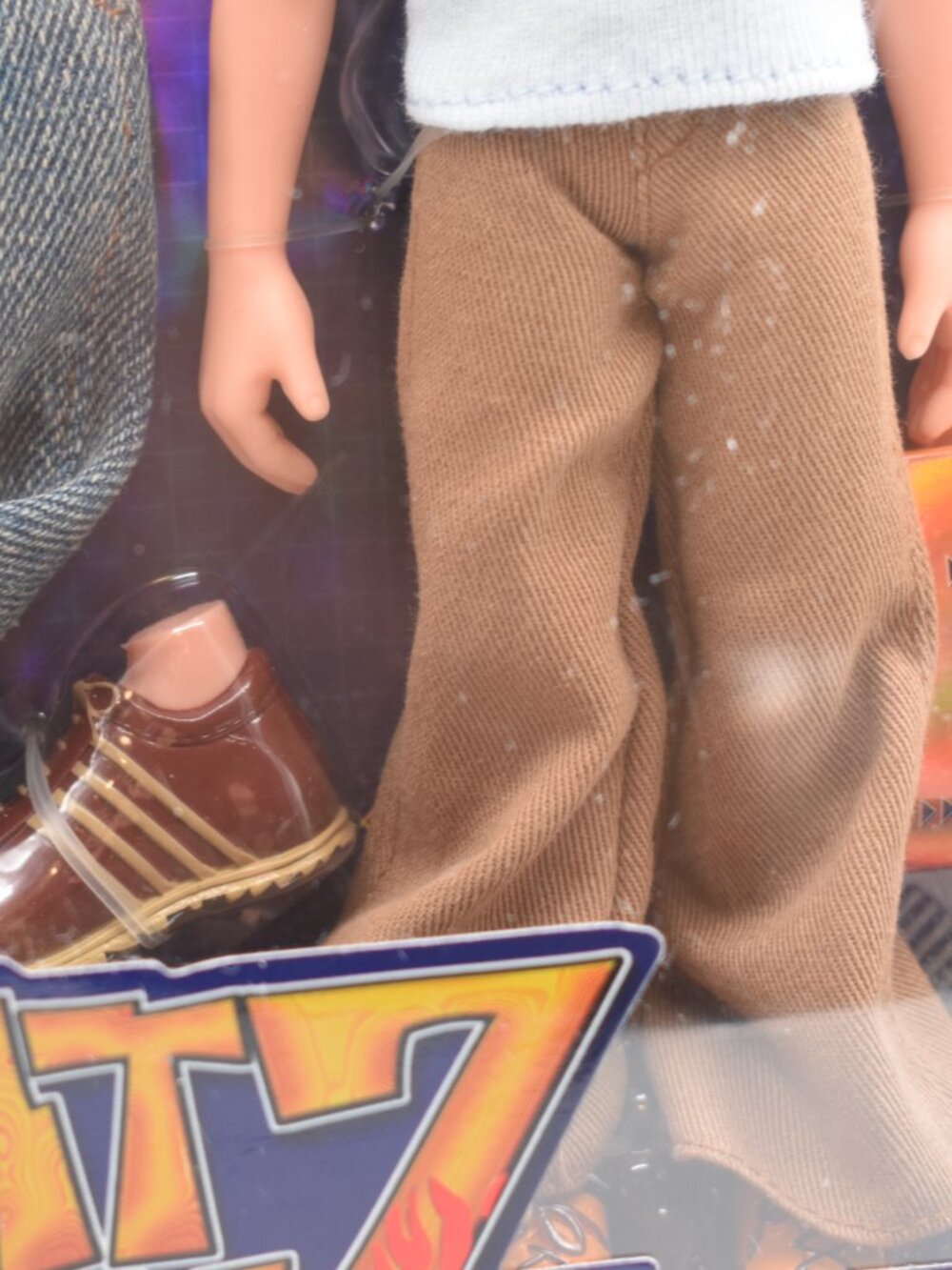 2023 Bratz Boys KOBY Doll W/2 Complete Outfits and Poster NRFB - Picture 9 of 11
